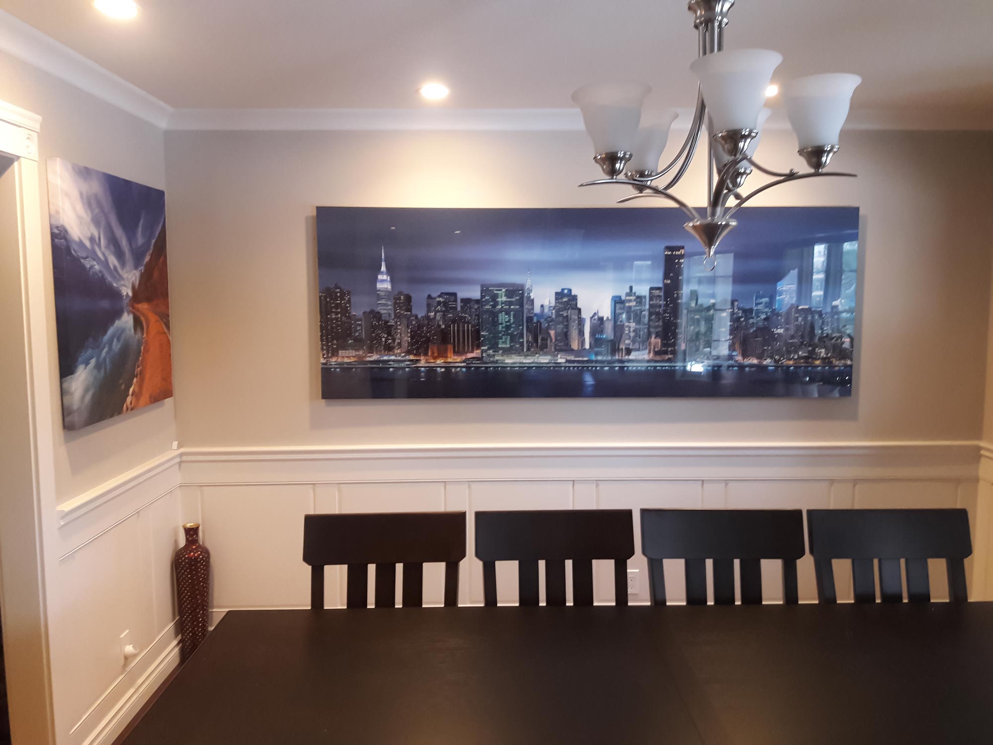 A VAST Display installation display in a living room sent by a customer.