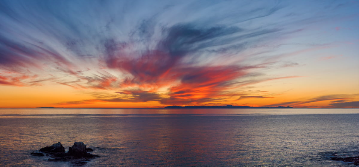 176 megapixels! A very high resolution, large-format VAST photo of a beautiful sunset over the ocean; created by Jim Tarpo in Laguna Beach, California.