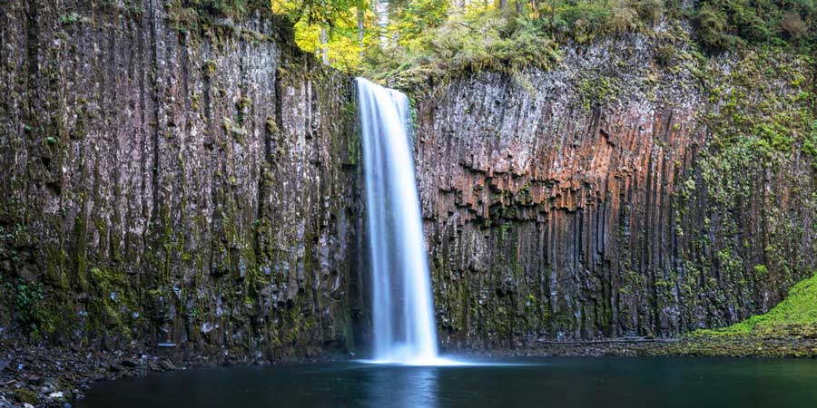 An example ultra-high-resolution waterfall photo from VAST.